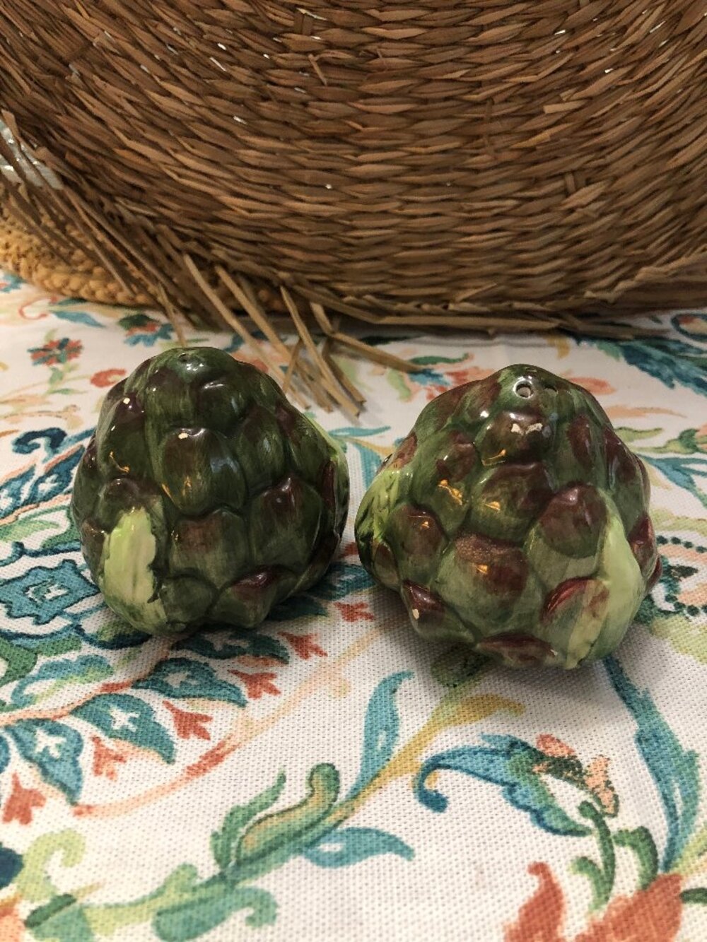 WBI Artichoke Salt & Pepper Shakers